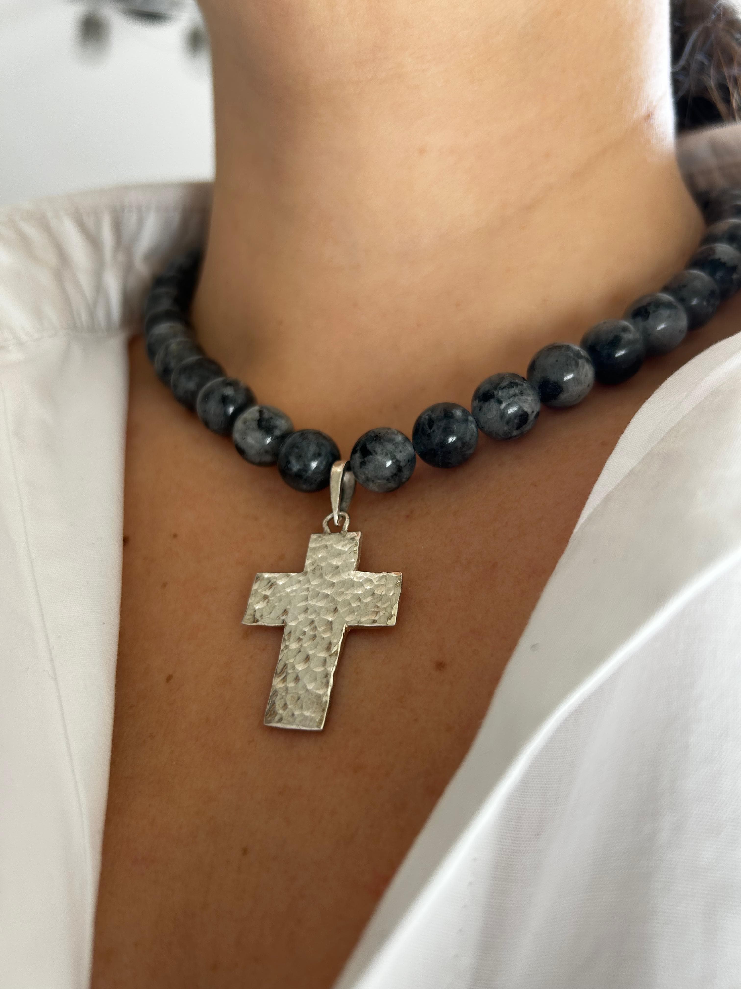 Collar Larvickita Cruz